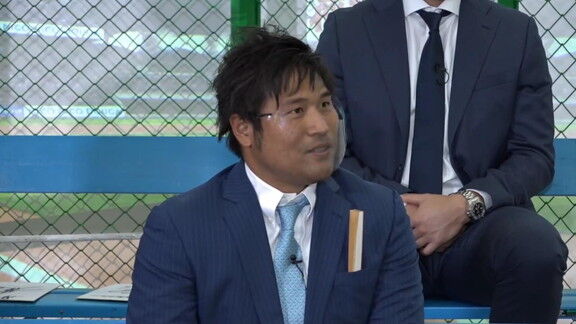 中日・平田良介選手「めちゃくちゃ嬉しすぎて心臓飛び出そうです」　日本将棋連盟の佐藤康光会長、渡辺王将、竜王保持者である藤井聡太4冠の署名が記された初段免状を贈呈される