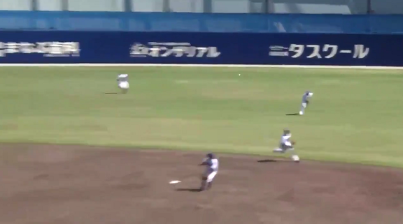 中日・武田健吾、エゲツないバックホームを見せる【動画】