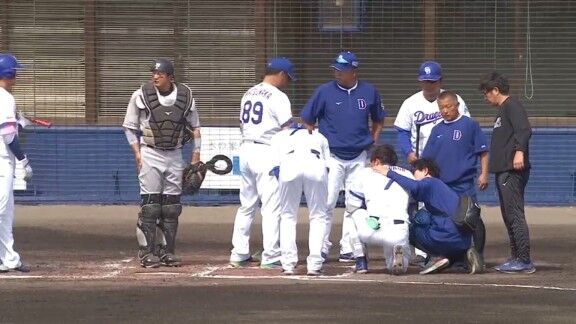 中日・福永裕基、初球頭部死球を受けて途中交代 代走・辻本倫太郎が送られる