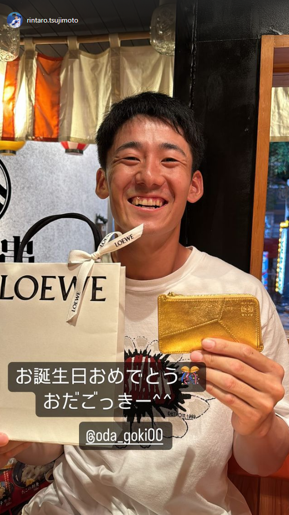 中日・辻本倫太郎「お誕生日おめでとう　おだごっきー」　尾田剛樹「倫太郎ありがとう～！大切につかうな！」