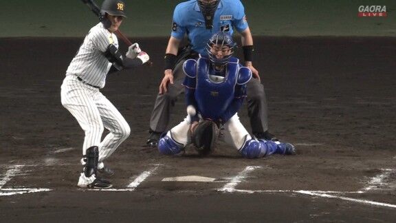 中日・井上一樹監督、負傷交代した石伊雄太の状態を明かす