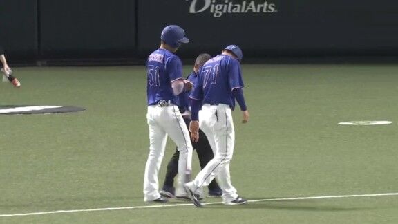 中日・上林誠知にアクシデント…　走塁後に負傷交代