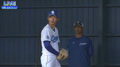 中日・岡田俊哉投手、ブルペンでサイドスローを披露する