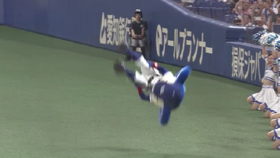中日・ドアラ、2試合連続の捻りありバック転を成功させようと試みるが…?