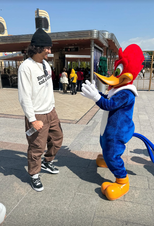 中日・C.ロドリゲス、『USJ』を訪れる