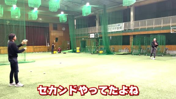 川崎宗則選手「なんか内野もやってたでしょ？」　滝野要選手「セカンドやったっす」　川崎宗則選手「セカンドやってたよね。どうだった？風景違いすぎたでしょ？」