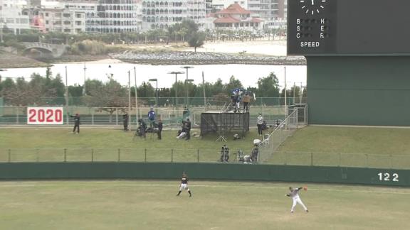 中日・ドアラ、カメラマンに挑戦する【動画】