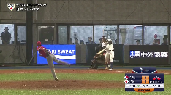 木製バットでこの一撃! 日本の4番・石川昂弥、特大の勝ち越し3ランホームランを放つ!!!【動画】