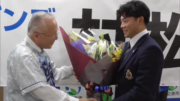 中日ドラフト2位・村松開人、牧之原市を表敬訪問する