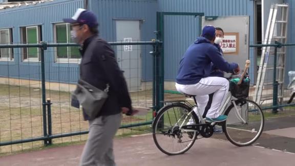 中日ドラゴンズの選手達が自転車に乗っているだけの動画が公開される