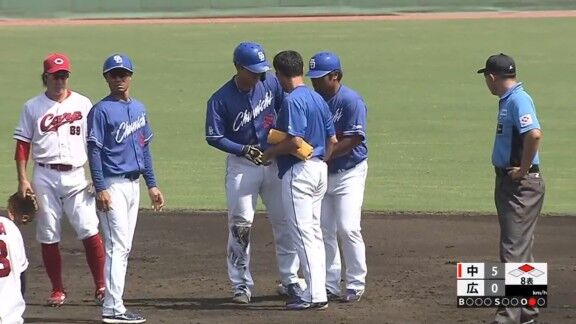 中日・石川昂弥、走塁時に左脚をおさえて途中交代
