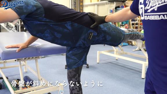 梅津晃大投手と一緒にトレーニング！　中日が自宅でも簡単にできるストレッチ動画を公開！【動画】