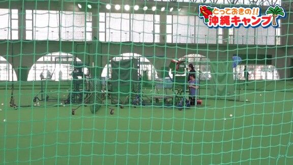 中日・浅尾拓也コーチ、驚く → そして、その隣も…【動画】