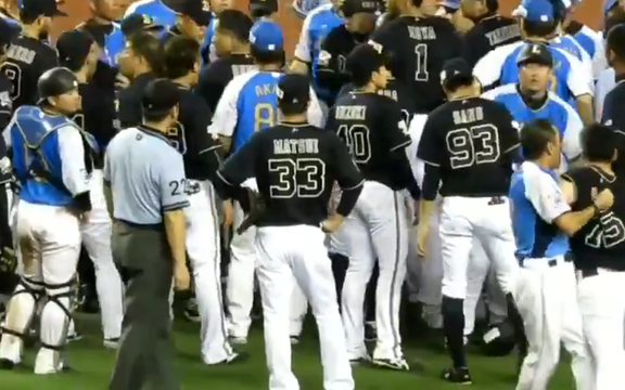 オリックス・松井雅人、乱闘に参加(?)する
