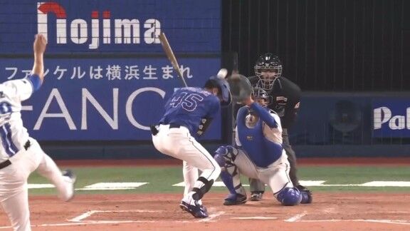 中日・土田龍空、危険球頭部死球を受けるもそのままプレー続行