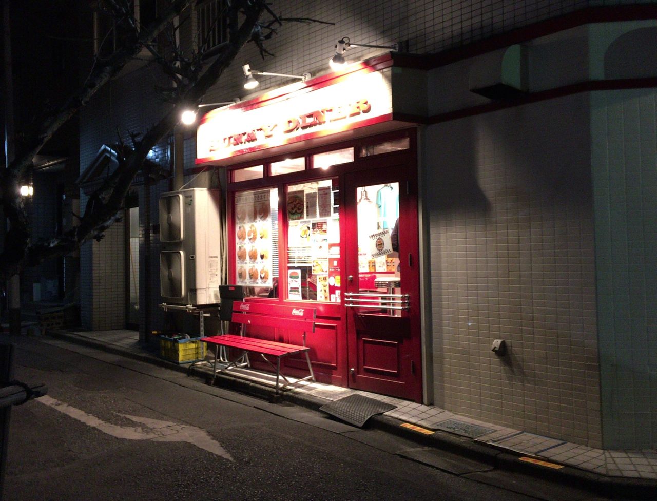 北千住のハンバーガー「サニーダイナー」でバドワイザー “だいたい千円ベロ日誌”物価が上がったから千ベロは難しくなってきたんじゃないか編 北千住のハンバーガー「サニーダイナー」でバドワイザー “だいたい千円ベロ日誌”物価が上がったから千ベロは難しくなってきたんじゃないか編