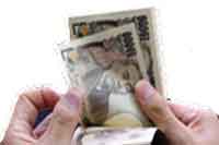 お札を数える人