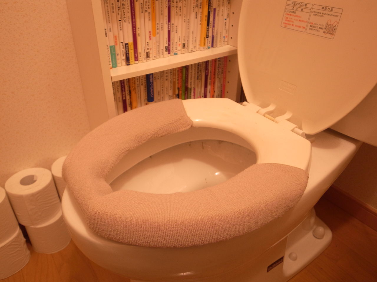 blog：合言葉は腹八分目。 無印良品レビュー：アクリル抗菌トイレシートカバー O型 洗浄 暖房兼用 ベージュ