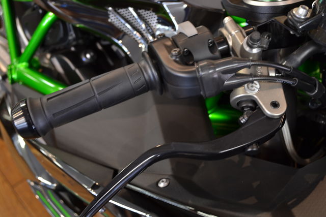 ちー kawasaki 【Ninja H2】スーパーチャージャーに ETC取り付けてみた