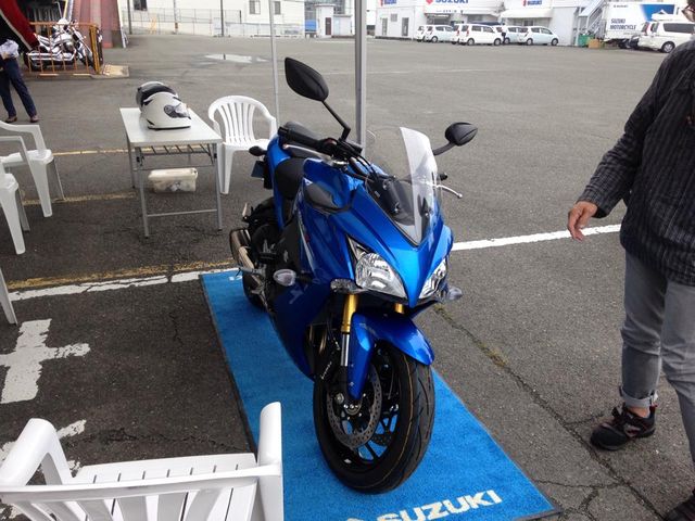 スズキ 新型 Gsx S1000f Abs国内モデルの勉強会 試乗会へ行って来ましたよ インプレ スペック編 Mfd モトフィールドドッカーズ甲子園店 兵庫県西宮市の大型専門店 中古 新車を扱うバイク屋スタッフブログ バイク カスタムや買取り査定から新型インプレ