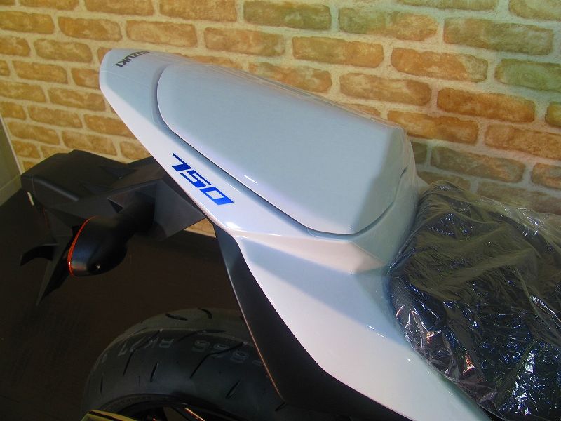 GSR750】1人乗りにしちゃいましょ!! : 【MFD】モトフィールド GSR750】1人乗りにしちゃいましょ!! : 【MFD】モトフィールド