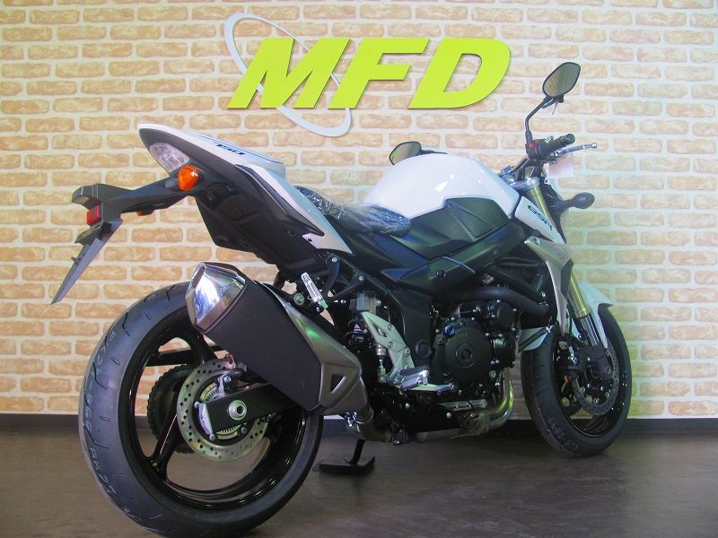 GSR750】1人乗りにしちゃいましょ!! : 【MFD】モトフィールド