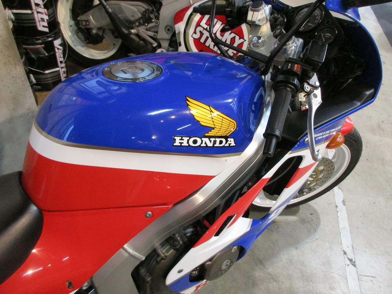 HONDA CBR250R MC19 燃料タンク 希少 Yahoo!オークション -「cbr250r mc19 ガソリンタンク」(自動車