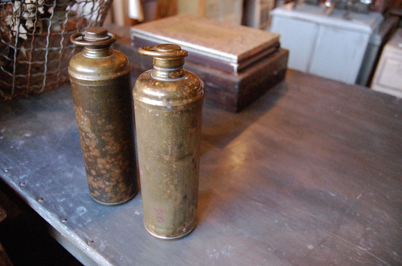 オランダ 古い真鍮のボトル D O D O
