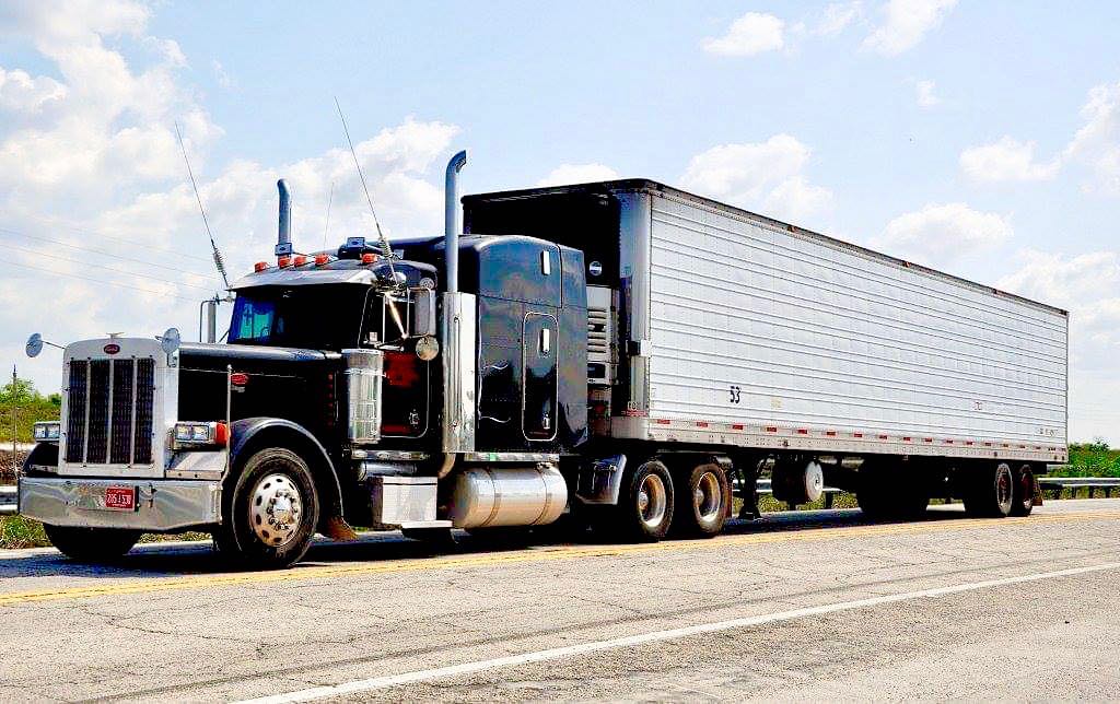 超画像 トラック運転手 長距離 の仕事 楽そうに見えて過酷だった なんjクエスト