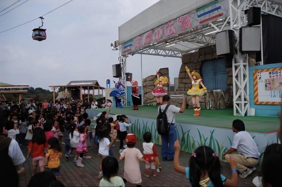 【画像】　プリキュアショーにヤバい奴が紛れ込んでしまうｗｗｗｗｗｗｗｗｗ