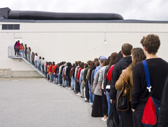 【朗報】「6時間待ち」を500円でスキップ →飲食店でも「ファストパス」が広がるｗｗｗｗｗｗｗ