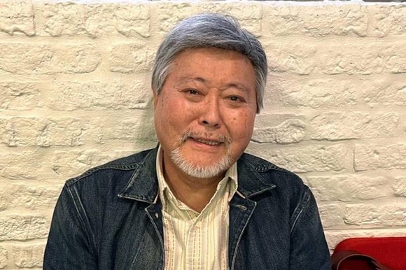 【悲報】小倉智昭さん、髪型以外変わり果てた姿で発見される・・・