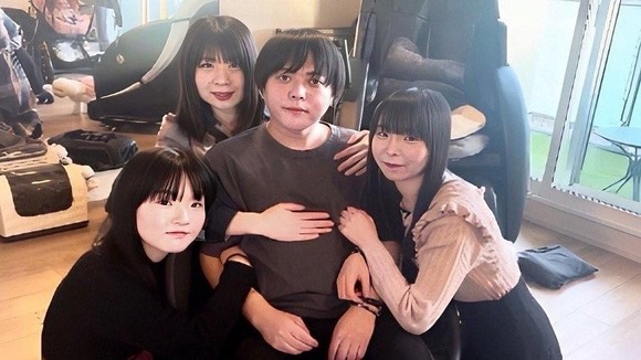 【驚愕】幼卒36歳無職、妻4人の超強者男性、みつかるｗｗｗｗｗｗｗ