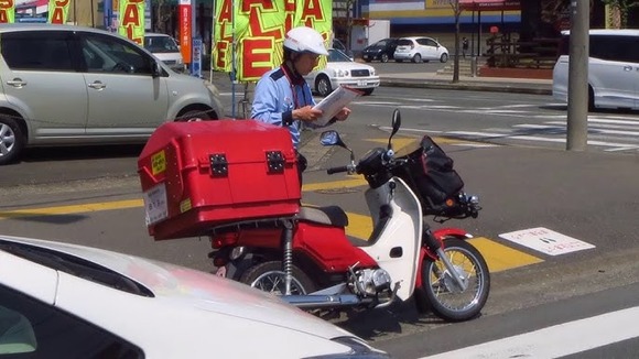 【悲報】郵便配達員さん、1か月で2800通の郵便物を配らずに廃棄してしまう・・・・・