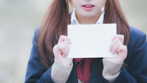 【唖然】女子生徒へ「ラブレター」送った50代高校教師が減給処分 →受け取った生徒はほぼ不登校に・・・・・・