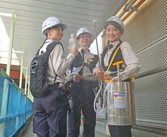 【画像】日本の建築現場、作業員に噴霧機でミストをかけ働かせるフェーズに突入してしまうｗｗｗｗｗｗｗｗｗｗｗｗｗｗｗｗ