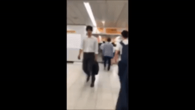 動画 今度は 電車内で女にぶつかりに行くおじさん が激写されるｗｗｗｗｗ なんjクエスト