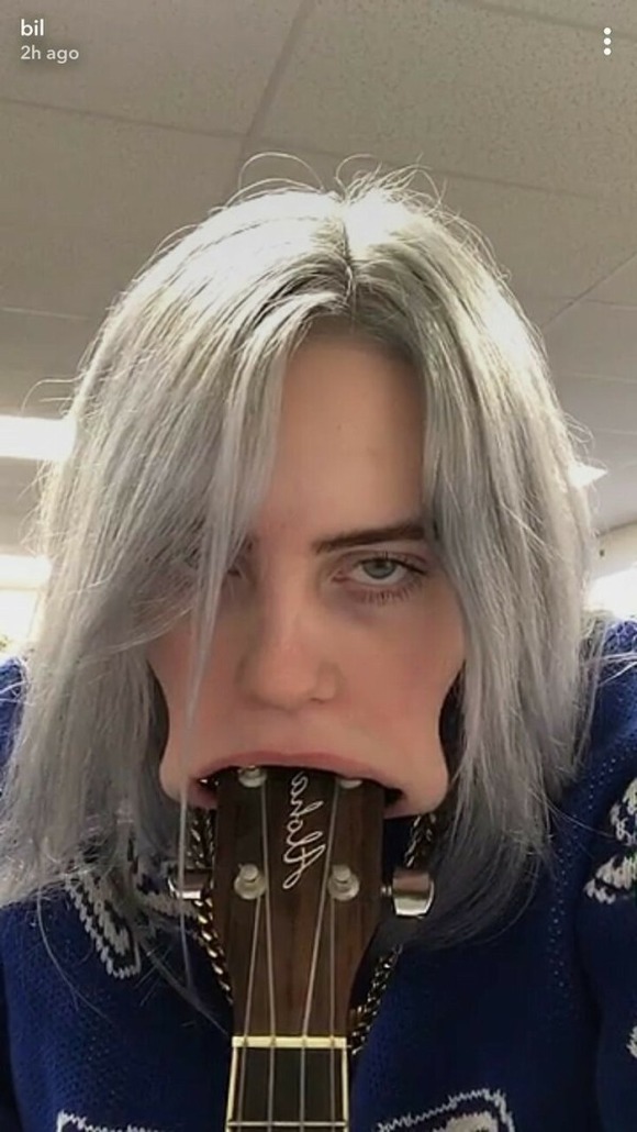 【画像】ビリー・アイリッシュ、「アレ」がうまそうな口をしているｗｗｗｗｗｗｗｗ