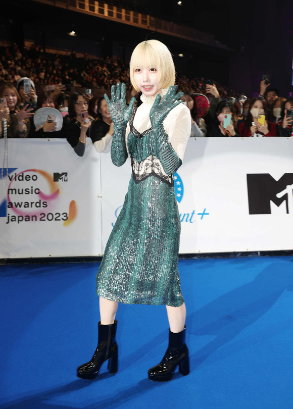 【朗報】あのちゃん、金髪姿をお披露目ｗｗｗｗｗｗｗｗ