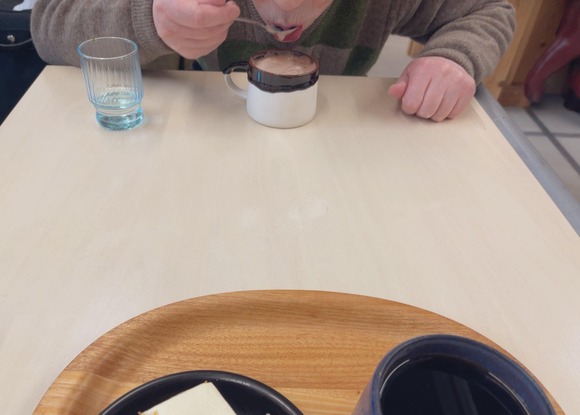 【画像】おぢさん、ココアの飲み方で大炎上してしまう w w w w w w w w w w w w w w w w w