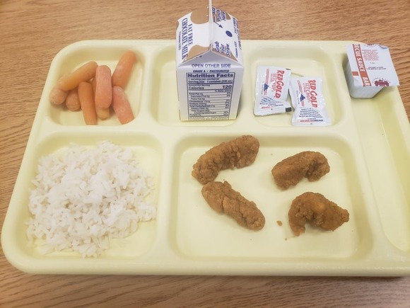 【画像あり】アメリカの小学校の給食がこちらｗｗｗｗｗｗｗｗｗ