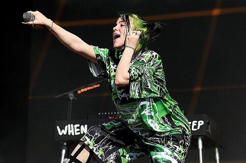 【衝撃】ビリー・アイリッシュ(24)さん、ライブでマンスジが見える衣装を着て炎上ｗｗｗｗｗｗｗｗｗｗ
