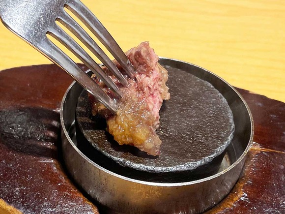 【衝撃】店員「ステーキですね、ペレットは食後でよろしいでしょうか？」ワイ「(ペレットって何や？)はいっ」