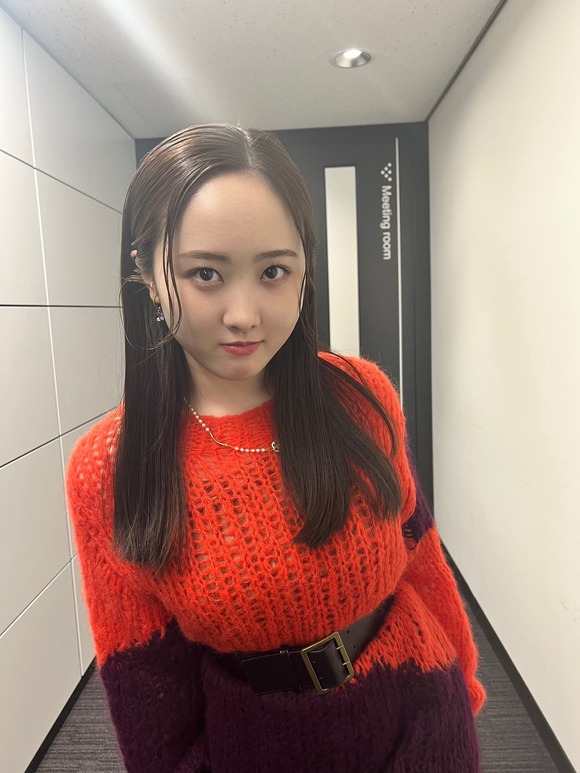 【画像】　ぼうけつさん、今度はギリ透けそうな服でオッサンを挑発ｗｗｗｗｗｗｗｗ