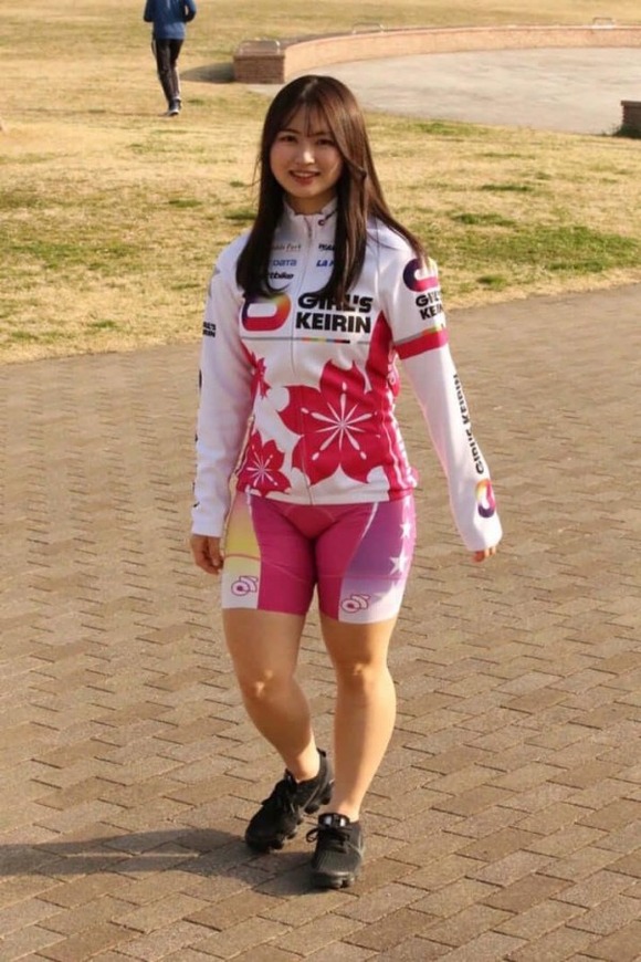 【画像】　「パンツは穿かないですね。」“太もも”が話題の女子競輪選手・河内桜雪（19）