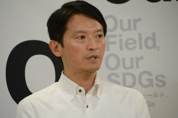 【唖然】店員「あの…閉店時間です…」斎藤知事「俺知事いいいいいいいいいいいいいいい」