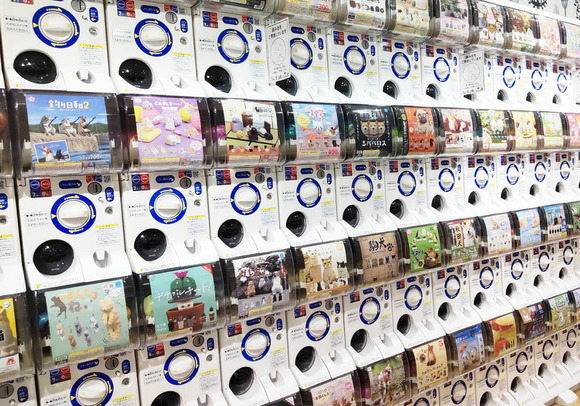 【悲報】ゲームセンター、ガチャガチャに負けてしまう・・・・・・・・・