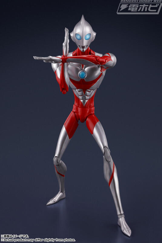 【悲報】ウルトラマンさん、上半身に対して下半身が貧弱になってしまう・・・・・・・・・