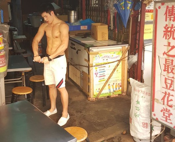 画像 台湾のムキムキイケメン店員wwwwwwwwww なんjクエスト 画像 台湾のムキムキイケメン店員wwwwwwwwww なんjクエスト
