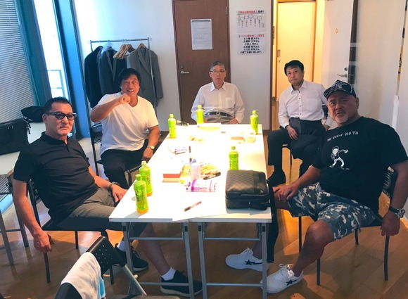 【画像】プロレスラーの控え室、ガチで恐すぎるｗｗｗｗｗｗｗｗｗｗｗｗｗｗｗｗｗｗ